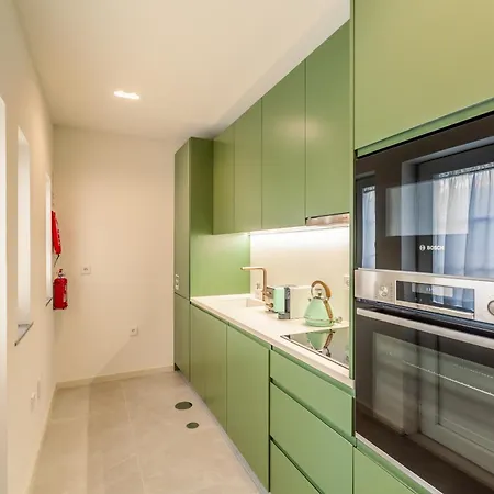 Apartment Savvy Signature